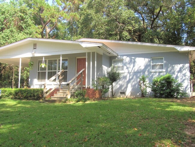 Building Photo - Why rent an apartment, when you can live i...