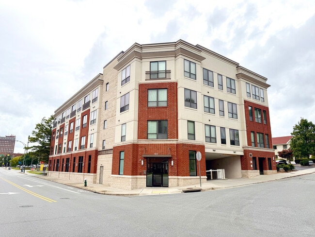 Building Photo - 411 W Washington St Unit 109 Rental