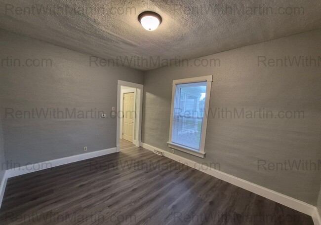 Photo - 1404 W 2nd St