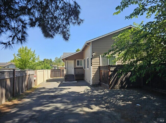 Photo - 2010 Imola Ave