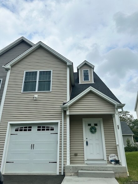 Photo - 68 Reservoir St Townhome