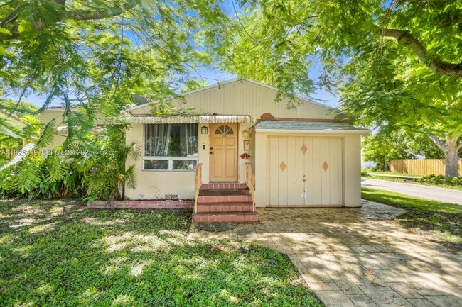 Building Photo - 1644 Arthur St