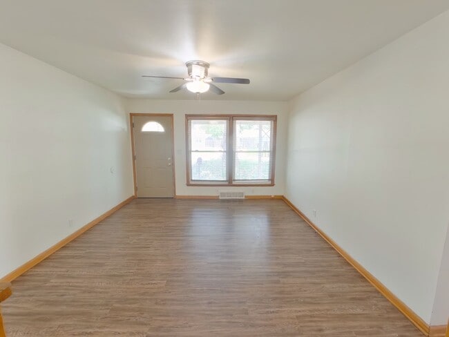 Photo - 3541 S Southwood Dr