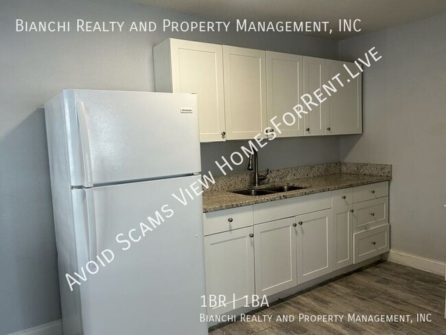 Photo - 215 10th St SW