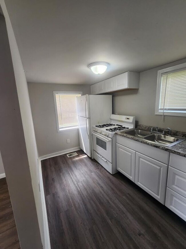 Photo - One Bedroom Home on S Brookville Rd & S Arlington Ave - SECTION 8 WELCOME