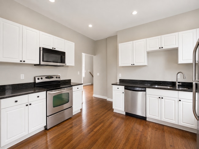 Photo - 1502 Price St