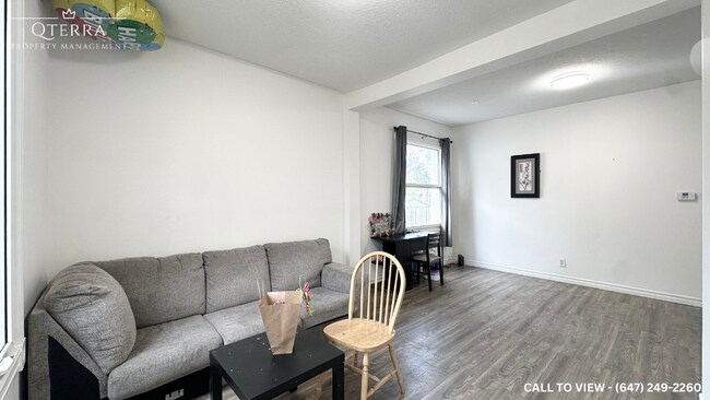 Photo - 981 Hackett St