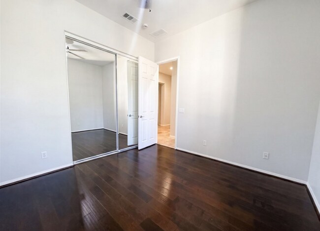 Photo - 738 Flower St