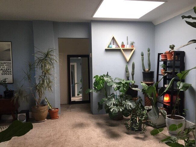 Living room facing bedroom/bathroom - 925 Grandview Ave Unit Apt 2