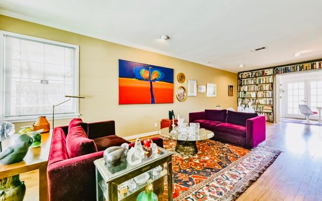 Photo - 1652 Vassar St
