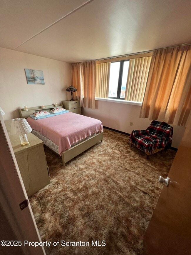 Photo - 220 Linden St