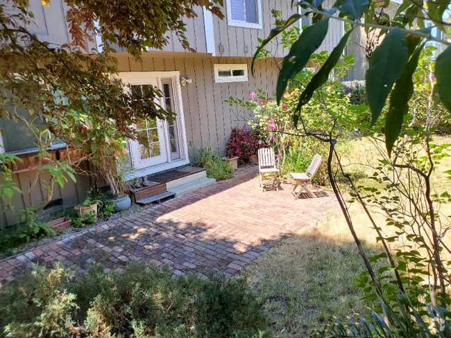 Building Photo - 1662 Stanmore Dr Rental
