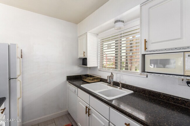 Photo - 4610 N 68th St