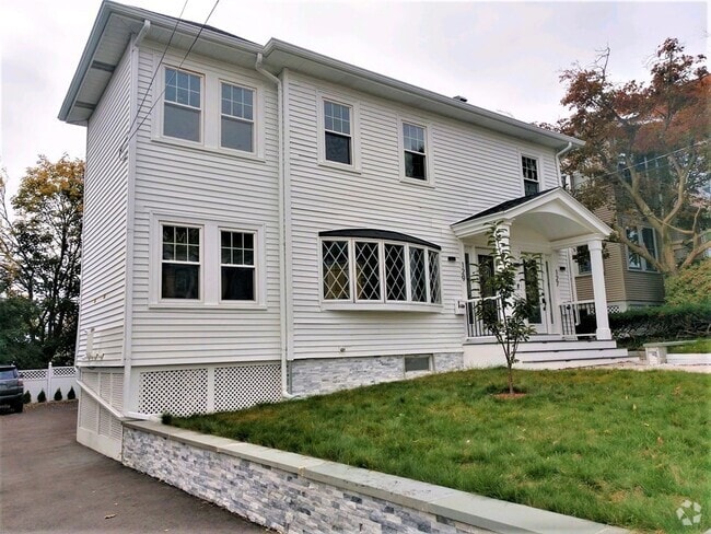 Building Photo - 129 Spruce St Unit B Rental