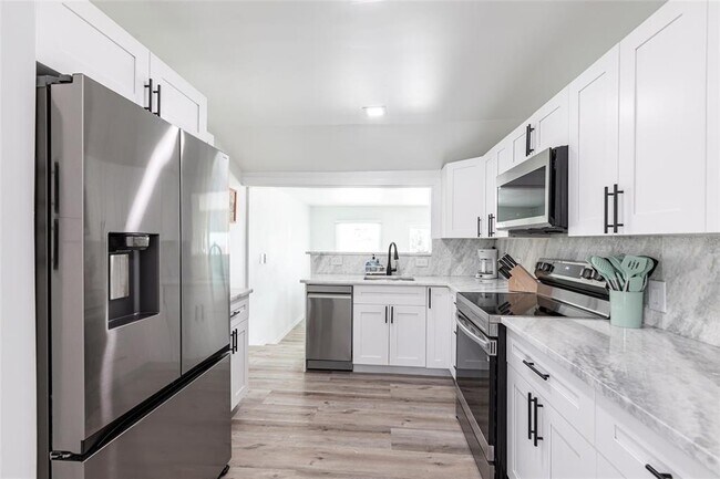 Photo - 640 Broadway St