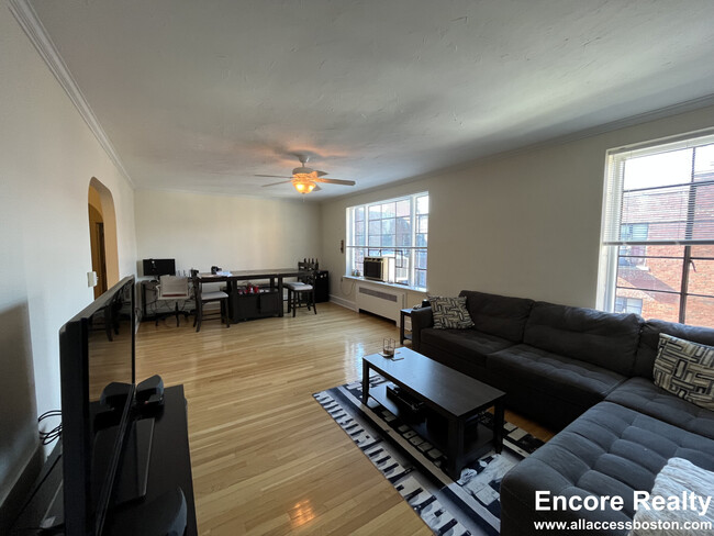 Building Photo - 111 Longwood Ave Rental