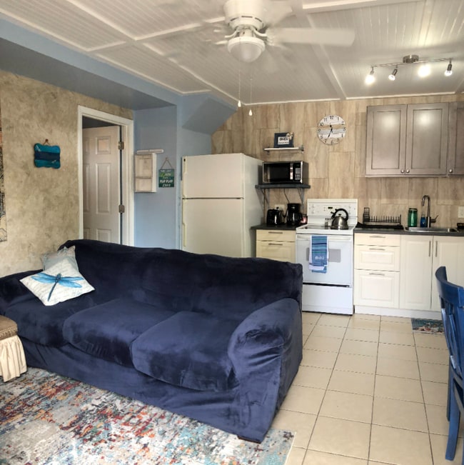 Photo - 801 11th Ave W