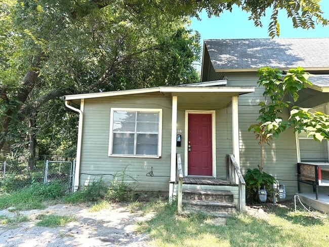 Photo - 2416 Graham St