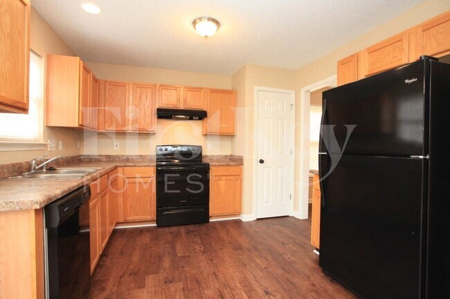 Photo - 906 Grassy Patch Ln