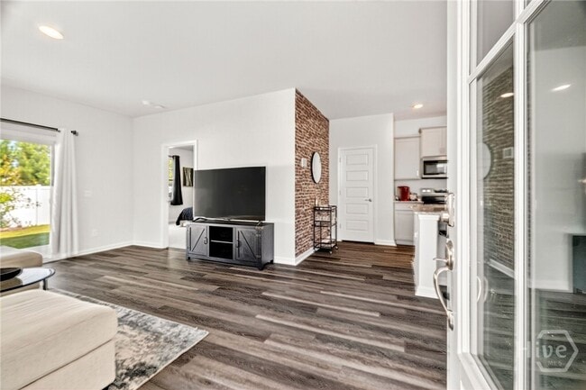 Photo - 170 Holloway Hl