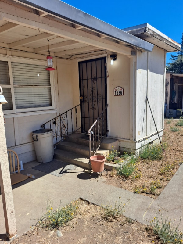 Photo - 1586 Bonnell Ave
