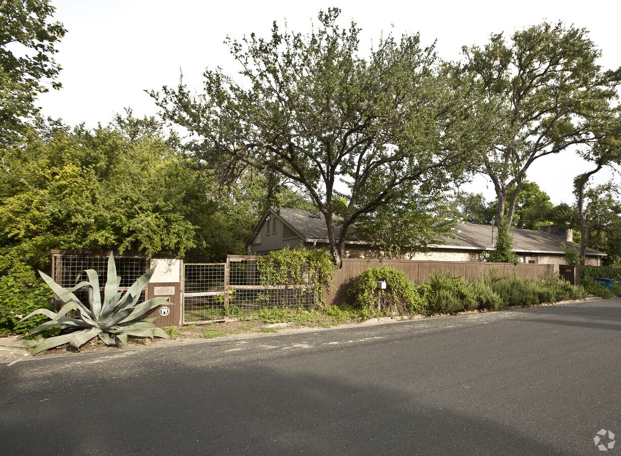 Photo - 2411 Kinney Rd