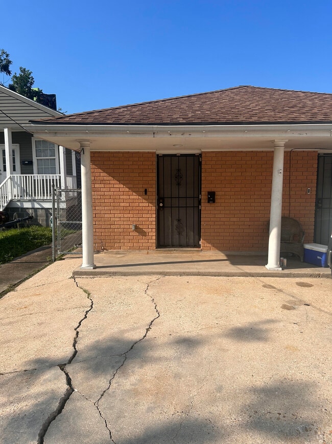 Building Photo - 2521 Law St