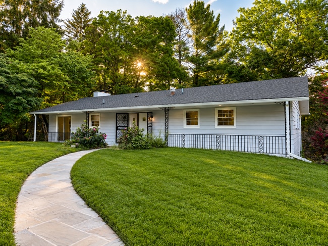 Photo - 1260 Kenmore Dr