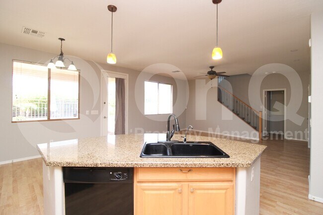 Photo - 1467 E Chestnut Ln