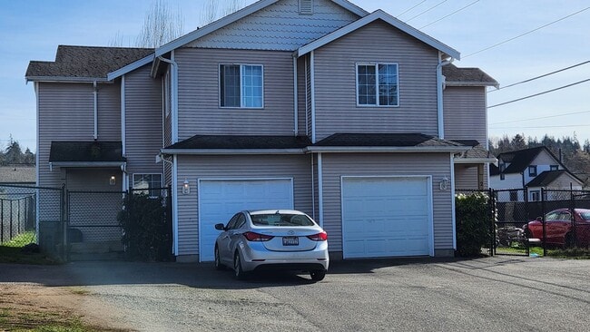 Building Photo - 4 Bedroom 2 Bath w/ Garage close to Wahtcom Falls Park