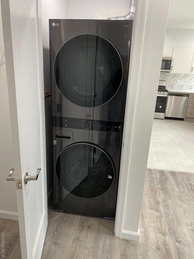 Photo - 201-5 17th Ave