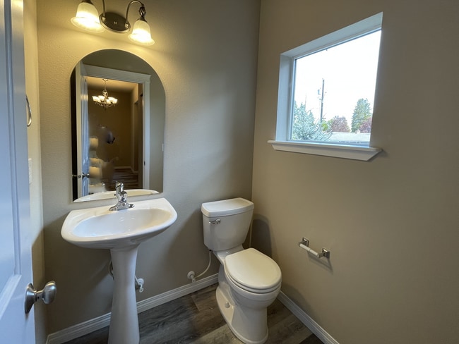 Photo - Nice Modern Townhouse Available Now!!