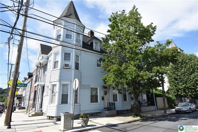 Photo - 201 Cattell St