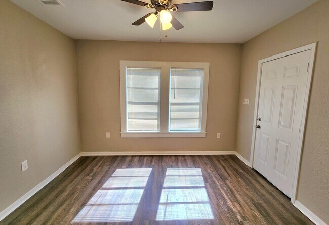 Photo - 6903 Palestine St