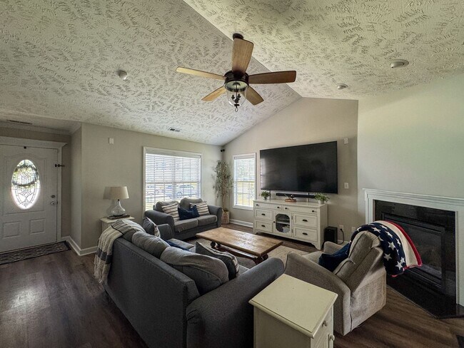 Photo - Beautiful 4 Bed 2 Bath Westgate Home with Community Amenities