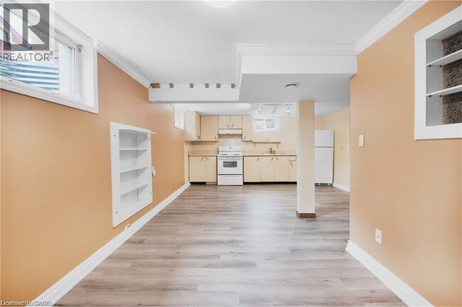 Photo - 185 Burlington St