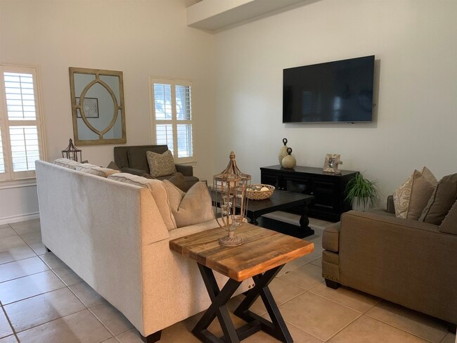 Photo - 307 Michoacan Loop