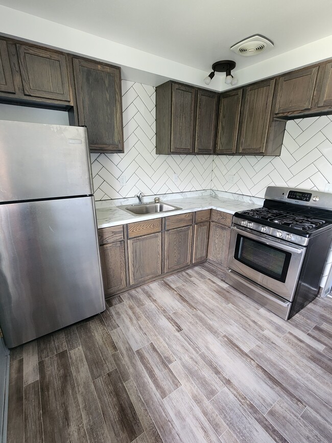 Building Photo - 6810 W Morgan Ave Unit 4