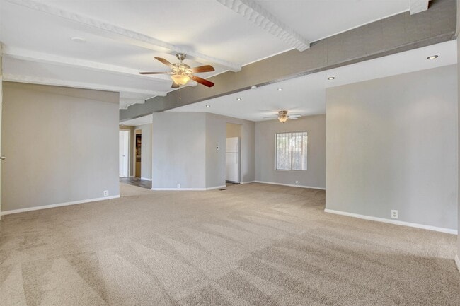 Photo - 136 Sir Thomas Dr