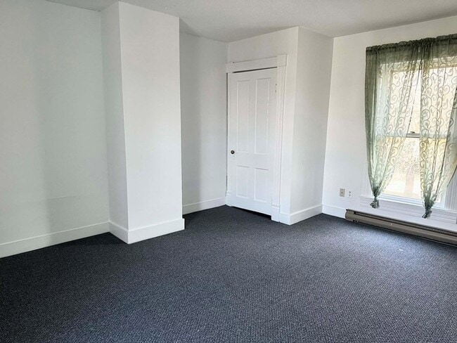 Photo - 19385 Main St