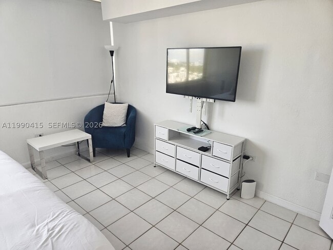 Building Photo - 7135 Collins Ave Unit 1821