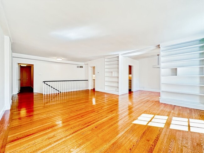 2999 Pacific Ave