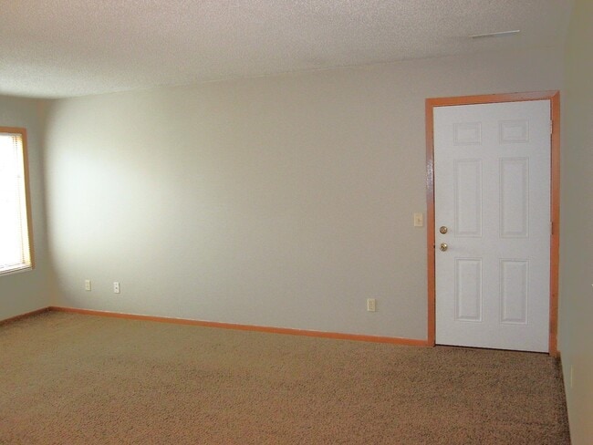 Photo - 626 W 8th St