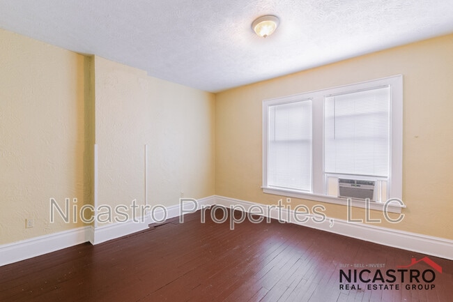 Photo - 252 E Lane Ave