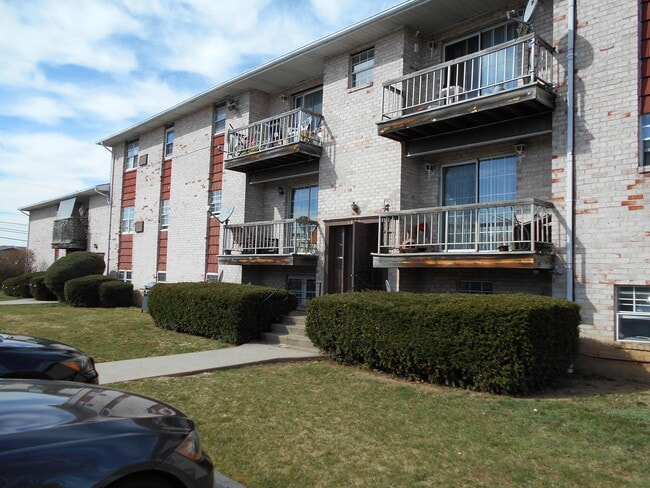 Photo - Cambridge House Apartments