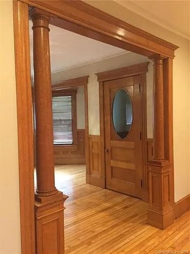 Photo - Queen Anne on Oxford