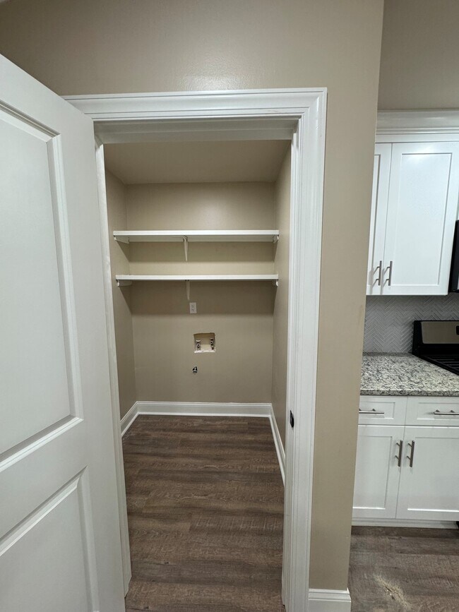 4909 Bayside Ct
