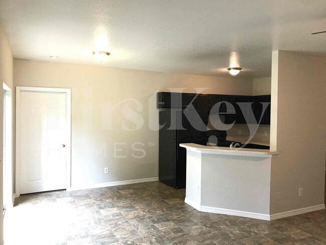 Photo - 4743 Luther Ave