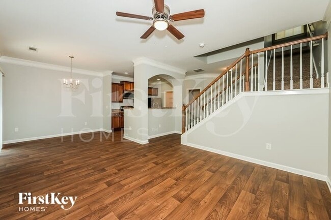 Photo - 975 Treymont Way SW