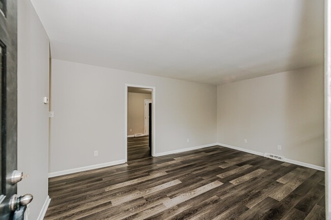 Photo - 735 Edgegreen Dr